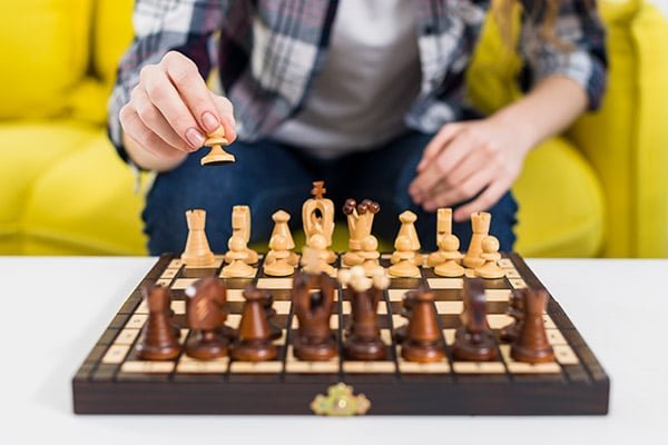 How to Play Chess by Yourself? Play Solo Chess Game against Yourself